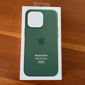 Brand new iPhone 13 Pro Silicone Case with MagSafe - Clover